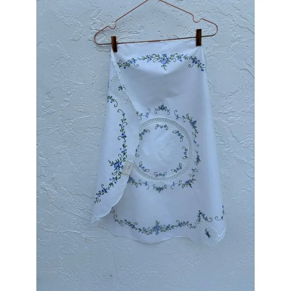 Vintage Hand Cross Stitch and Hand Crochet Lace Oval Table Mat White Size 36x36 - Picture 5 of 10